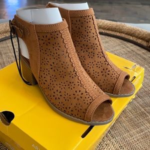 Children’s Brown Suede Peep-Toe Bootie. Sz 12 (toddler/kids). NWT Never Worn!